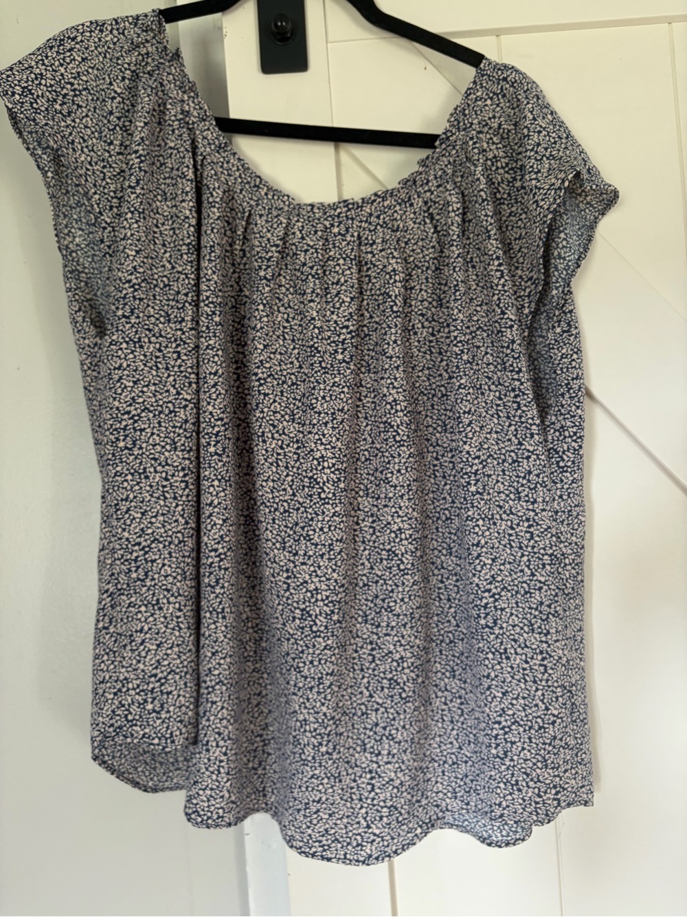 LC Lauren Conrad Navy and White Floral Scoop Neck Blouse